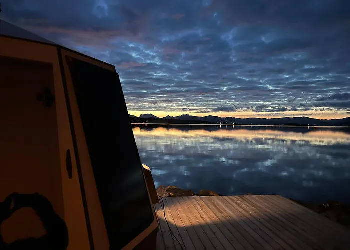 מלון Attme Have *